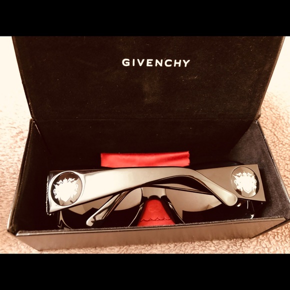 Authentic Givenchy Unisex Sunglasses Brand New - Picture 5 of 6